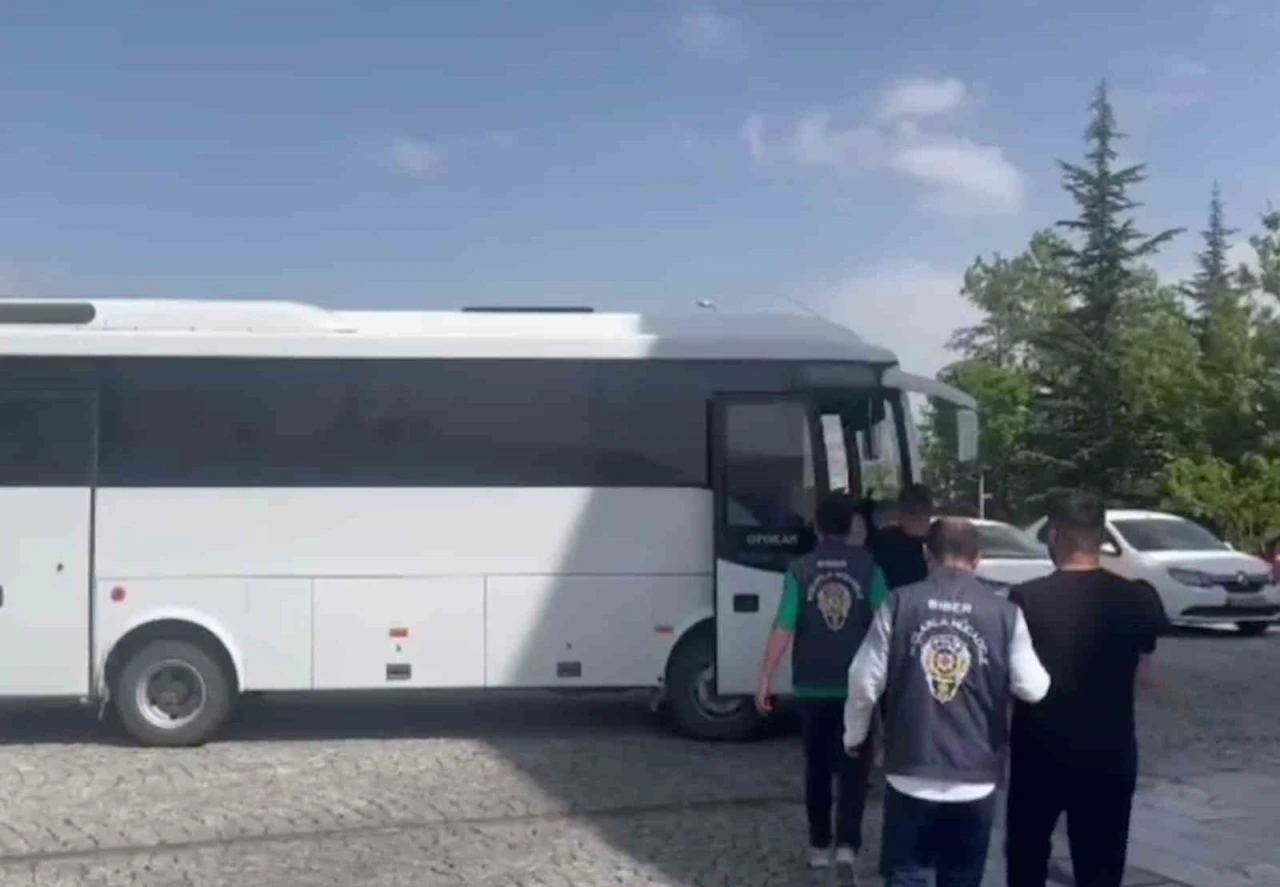 Sosyal medya dolandırıcılarına operasyon: 2 tutuklama
