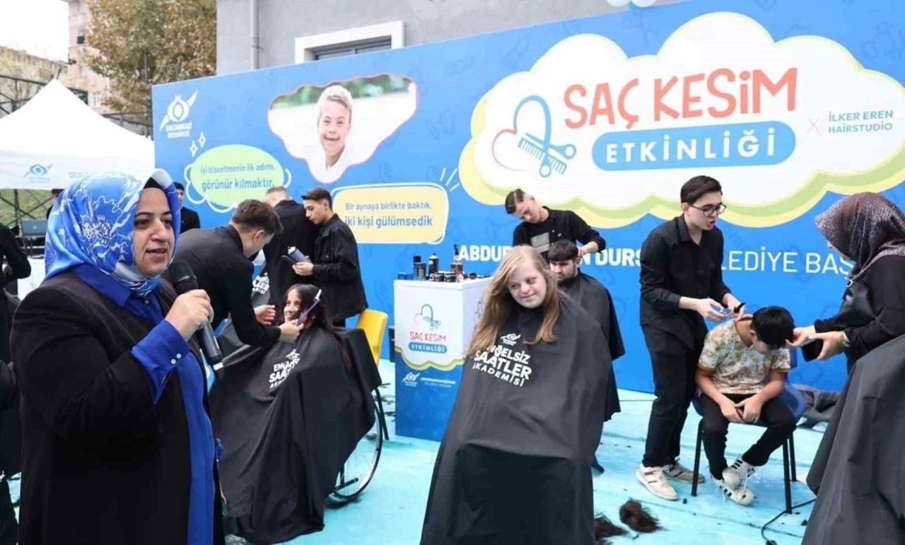 Sosyal medya fenomeni kardeşler engelli bireylerle Saç Kesim Etkinliği düzenledi
