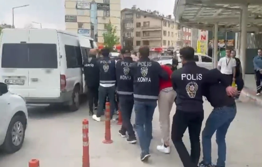 Sosyal medyada silah teşhir edenlere operasyon: 14 gözaltı
