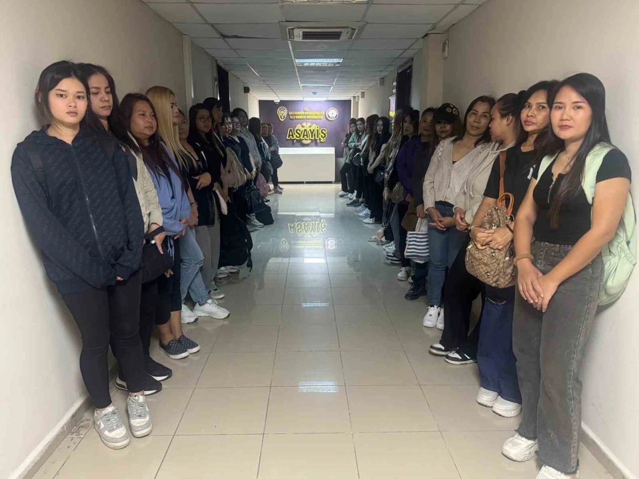SPA ve masaj salonlarında kaçak çalıştırılan 36 yabancı uyruklu kadın yakalandı
