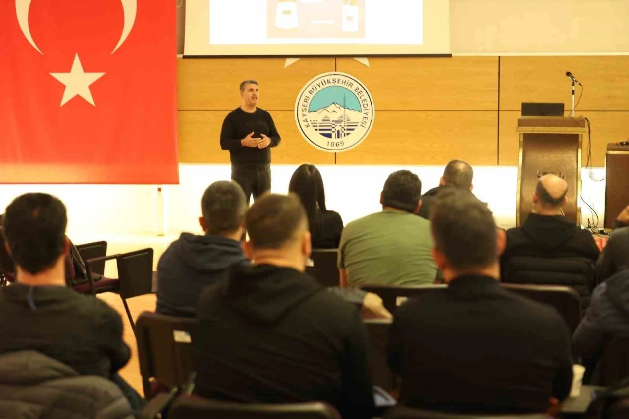 Spor A.Ş. personeline g&uuml;venli spor tesisleri i&ccedil;in ilk yardım eğitimi
