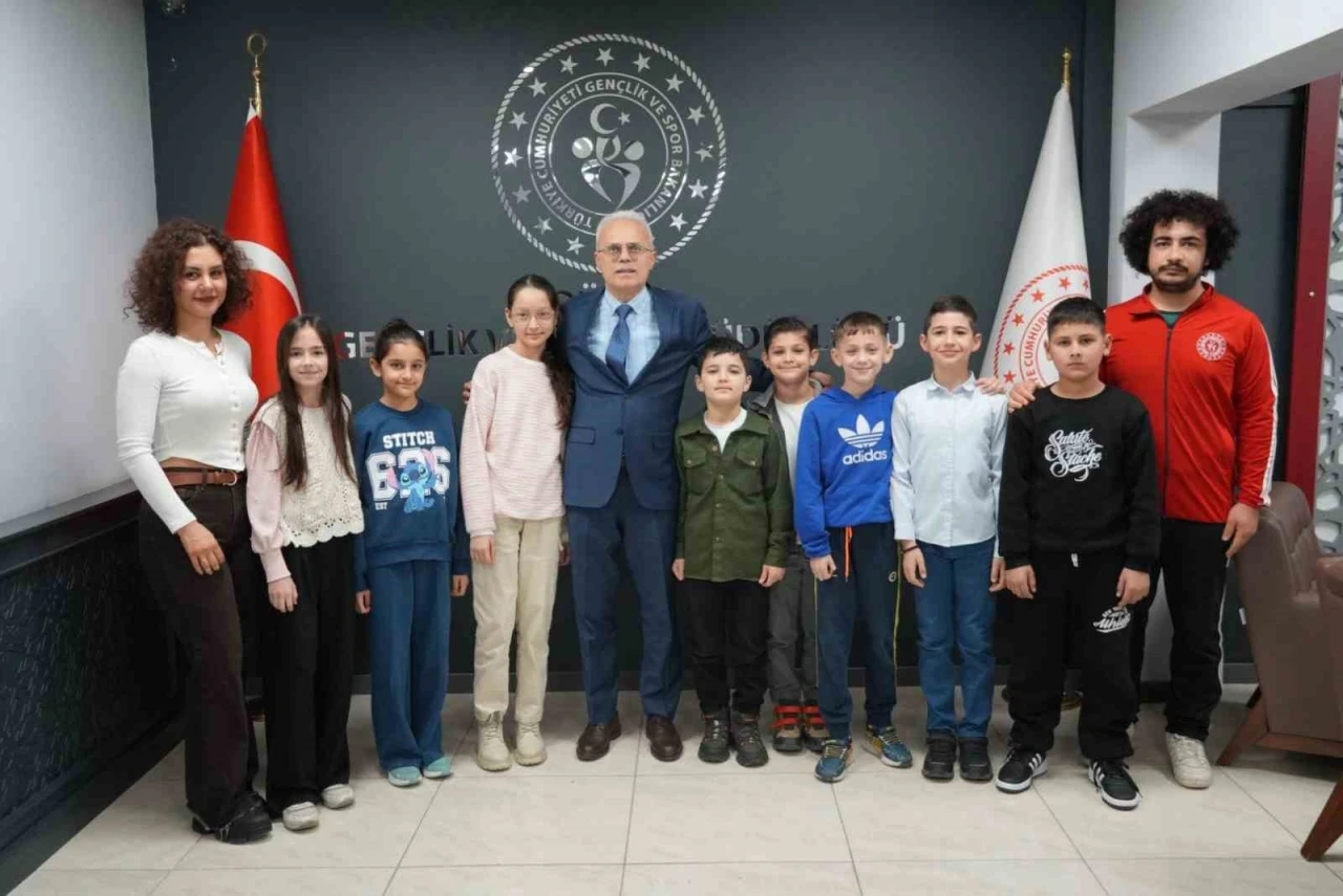 Sporcu &ouml;ğrenciler il m&uuml;d&uuml;r&uuml; ile bir araya geldi
