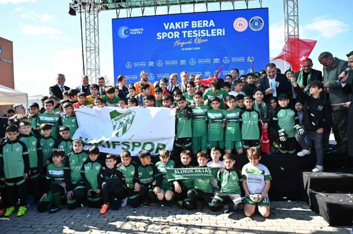 Sporun yeni adresi ’Vakıf Bera’, Bakan Bak’ın katıldığı törenle açıldı
