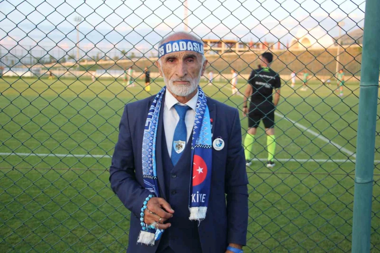 Stat kapısında ma&ccedil;a alınmayınca kalp krizi ge&ccedil;iren Erdem dedenin Erzurumspor sevgisi bitmedi
