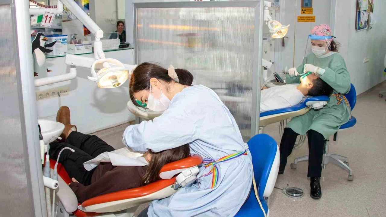 S&Uuml; Diş Hekimliği Fak&uuml;ltesinde ilk muayeneler randevusuz yapılıyor
