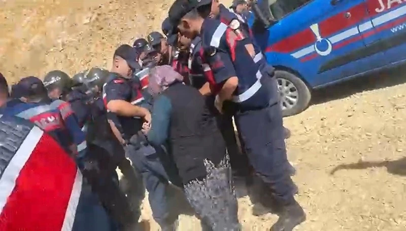 Su tartışmalarında  köylü direnince DSİ çalışmalara ara verdi
