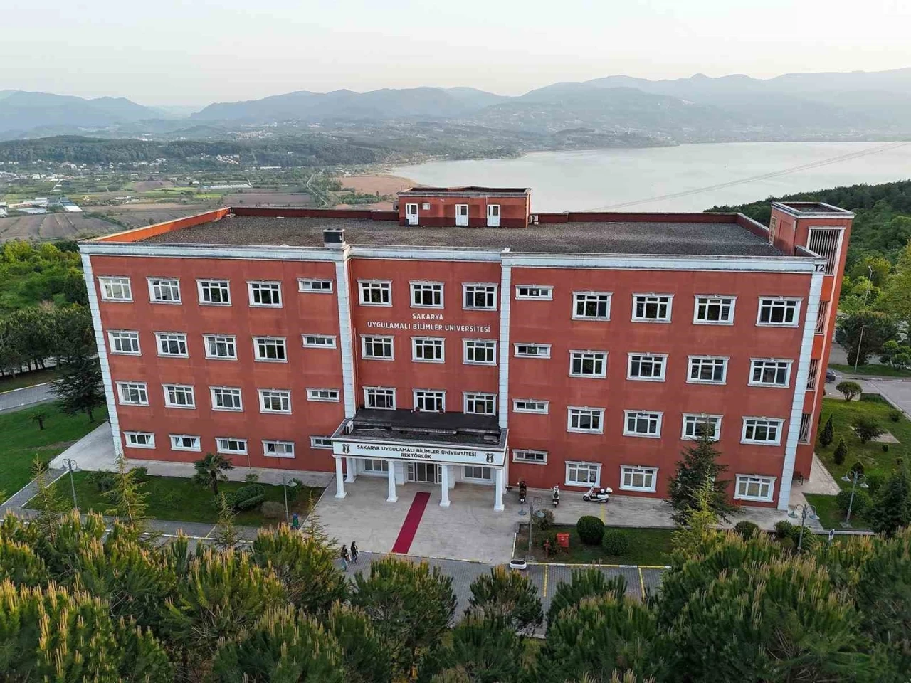 SUBÜ 26 akademik personel alacak
