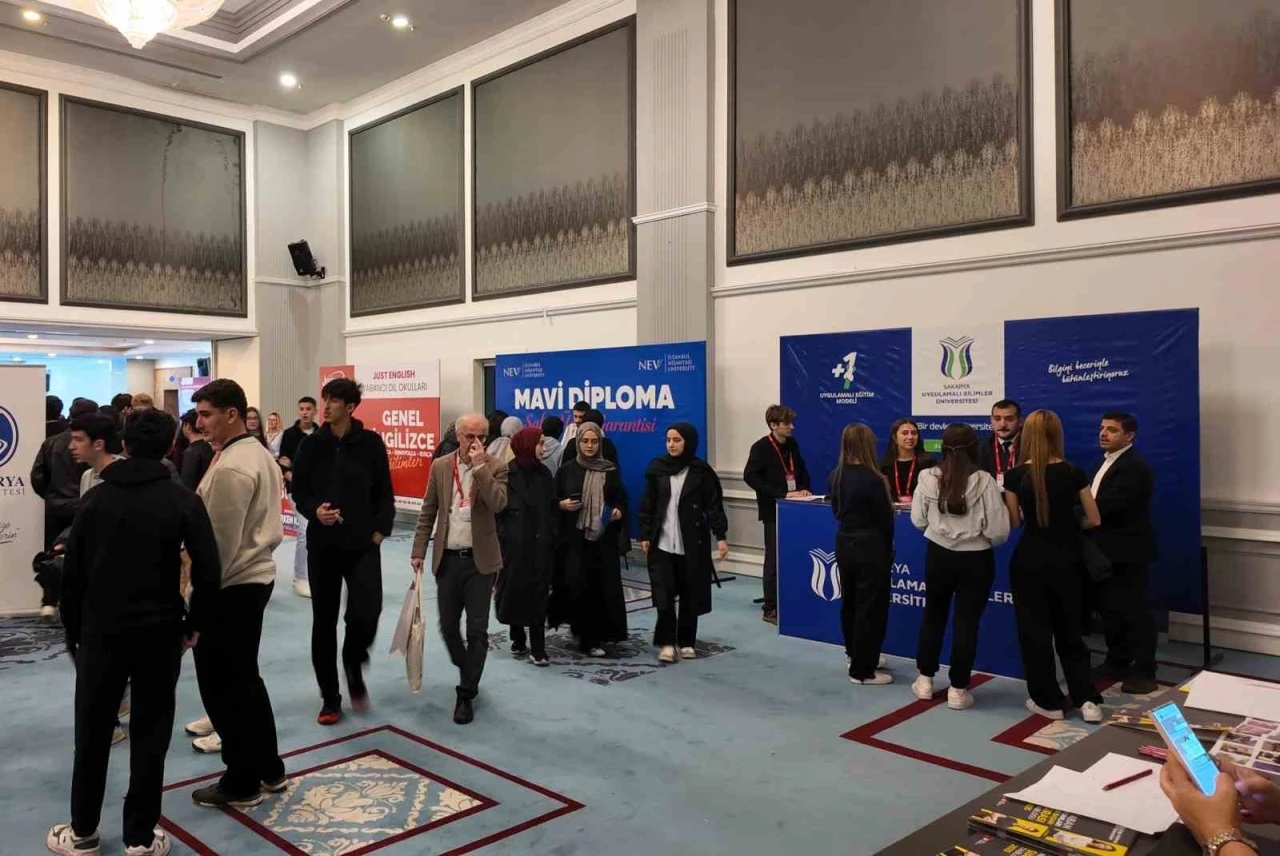 SUBÜ aday öğrencilerle tanıtım fuarında buluştu

