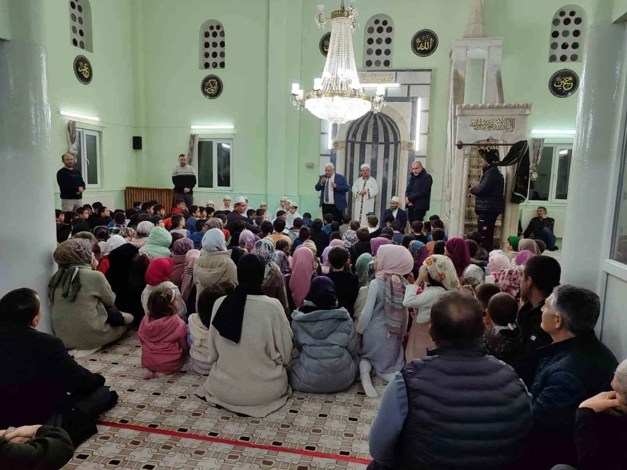 Şuhut&rsquo;ta &rsquo;Camiler &Ccedil;i&ccedil;ek A&ccedil;tı&rsquo;
