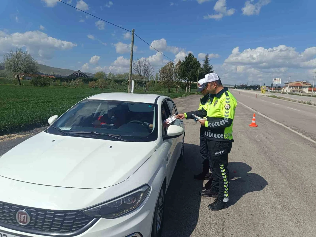 Şuhut’ta &quot;Bir Kural Bir Ömür&quot; sloganıyla ’Trafik Haftası’ etkinlikleri yapıldı
