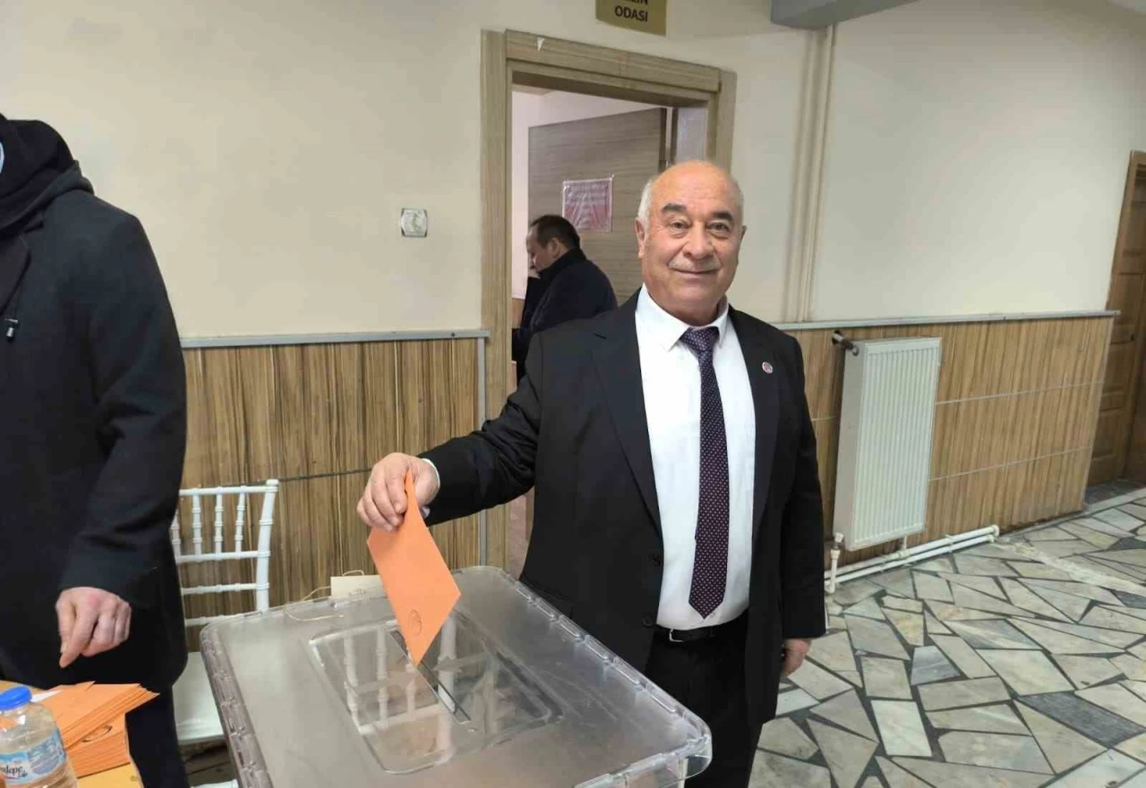 Şuhut&rsquo;ta şof&ouml;rler ve otomobilciler esnafı sandık başına gitti
