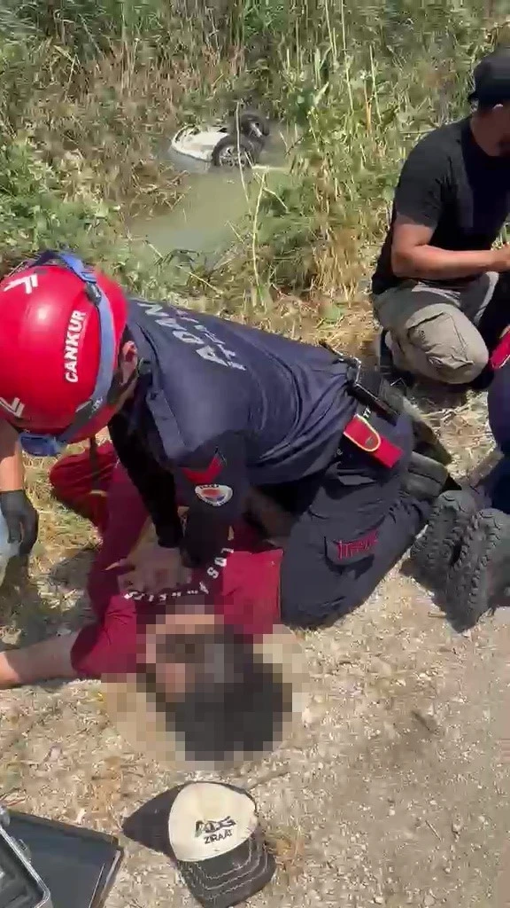 Sulama kanalına devrilen otomobildeki anne ve oğlu hayatını kaybetti
