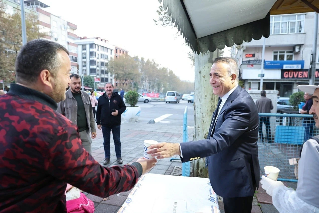 Sultangazi Belediyesi’nden vatandaşlara çorba ikramı
