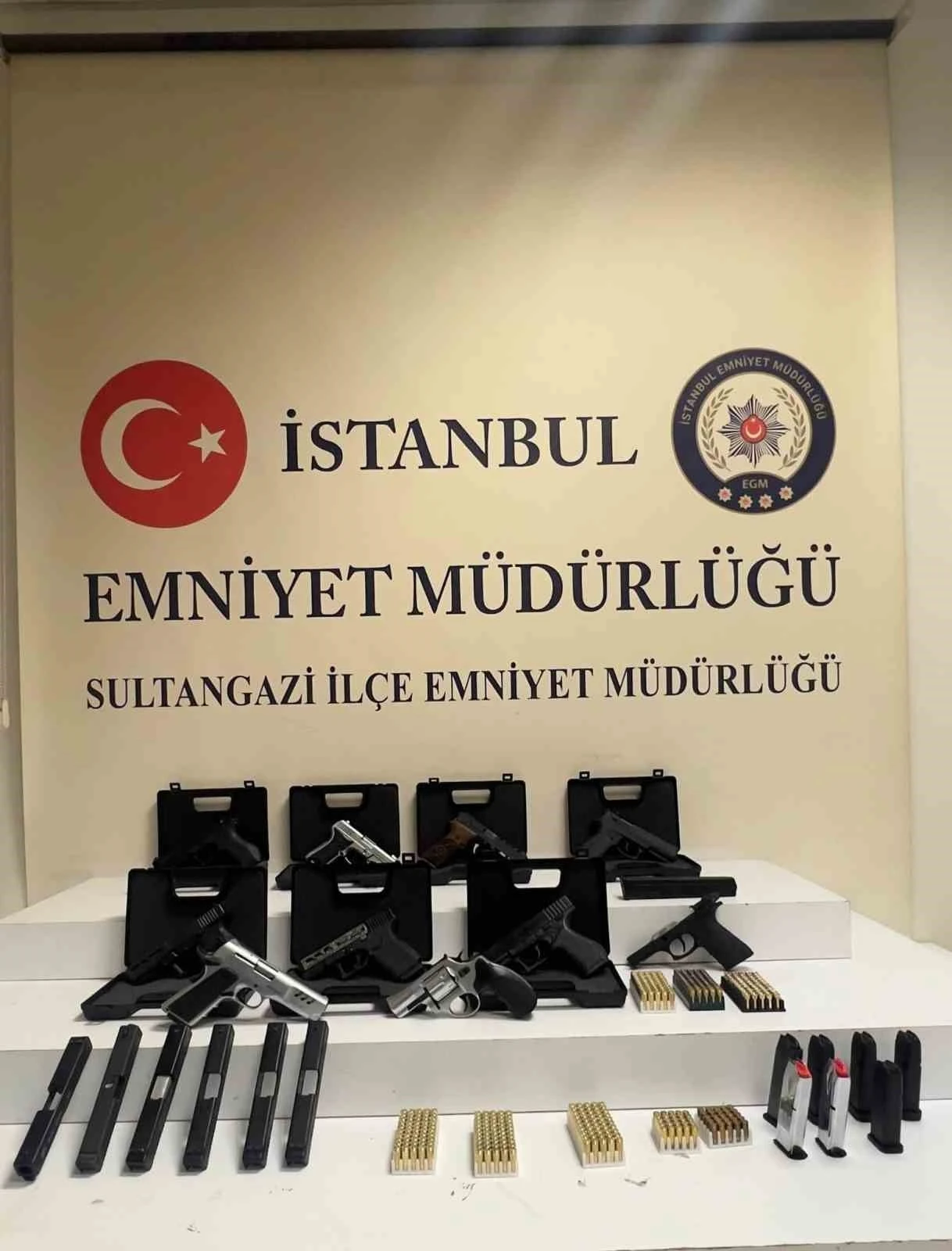 Sultangazi’de 14 suç kaydı olan şüpheli kıskıvrak yakalandı
