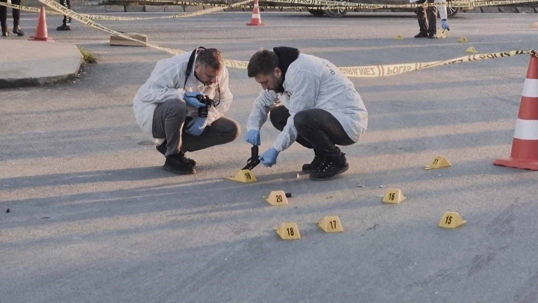 Sultangazi&rsquo;de kız &ouml;ğrenciye silahlı saldırı

