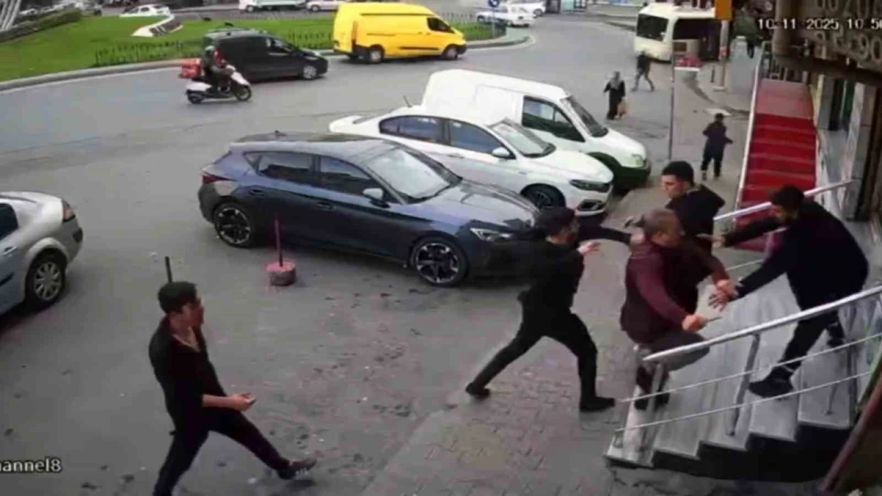 Sultangazi’de &quot;muslukları neden açık bıraktın&quot; kavgasında dükkanı basan sabıkalı baba dehşet saçtı
