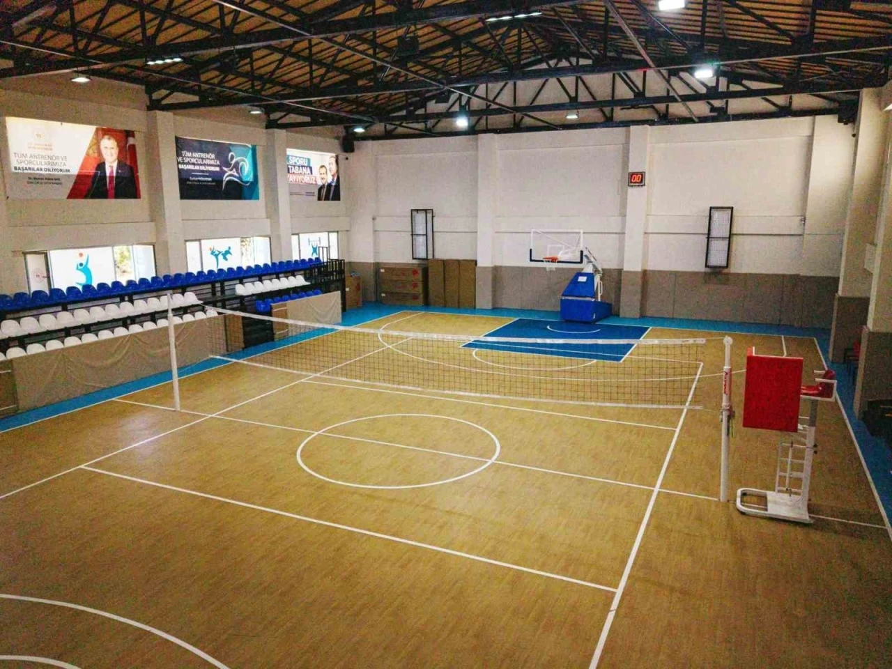 Sultanhisar Gençlik Merkezi ve Spor Salonu açıldı
