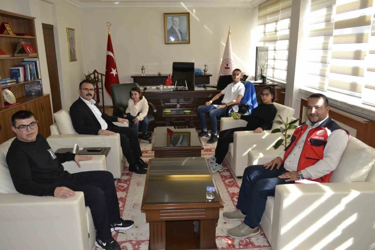 Sultanhisar Kaymakamı Ateş, özel çocukları makamında ağırladı
