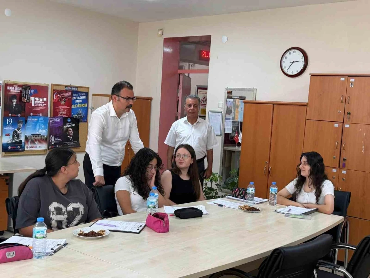 Sultanhisar Kaymakamı Ateş, &uuml;niversite adaylarıyla buluştu
