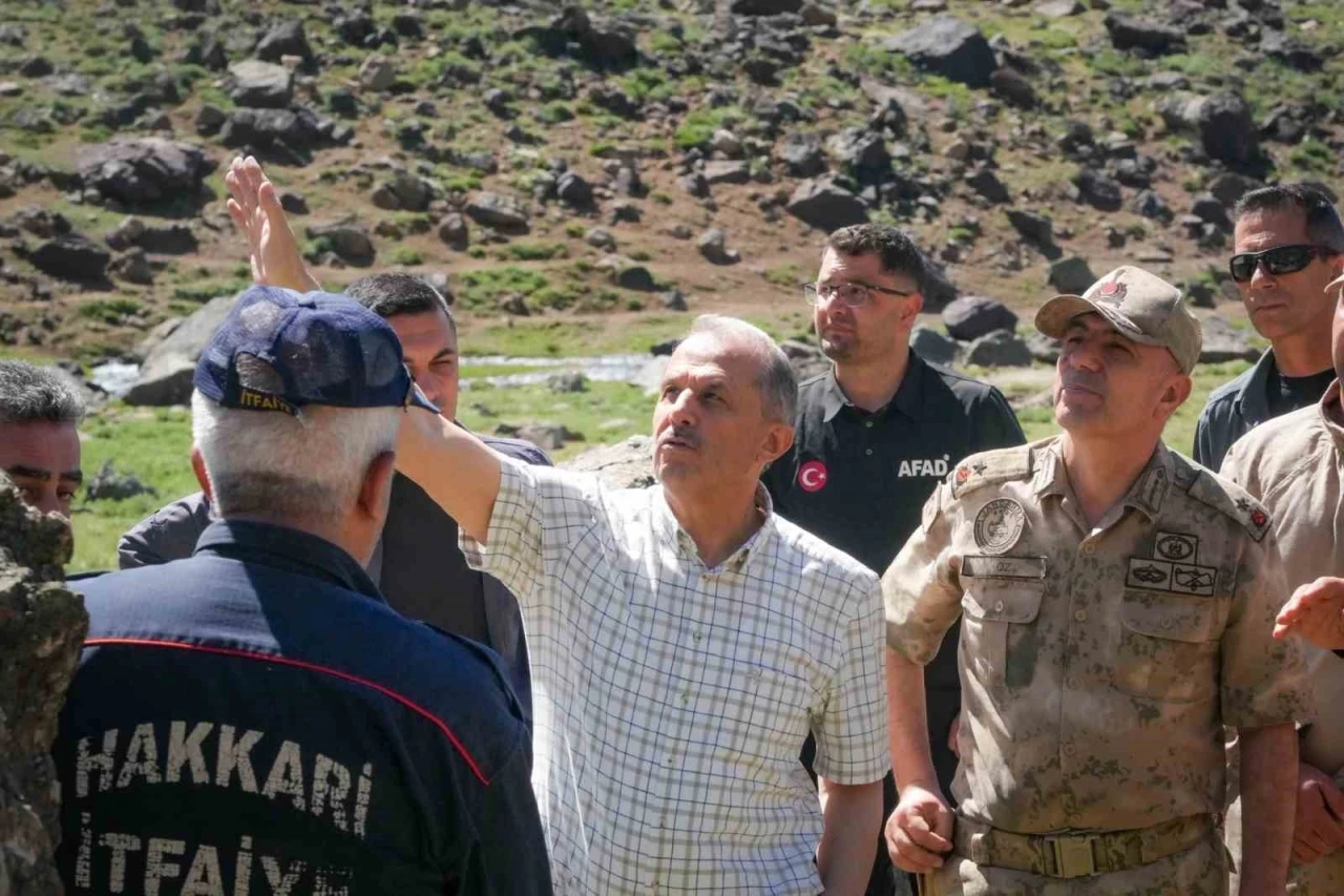 S&uuml;pha D&uuml;rek Dağı&rsquo;nda kayıp dağcıyı arama &ccedil;alışmaları s&uuml;r&uuml;yor
