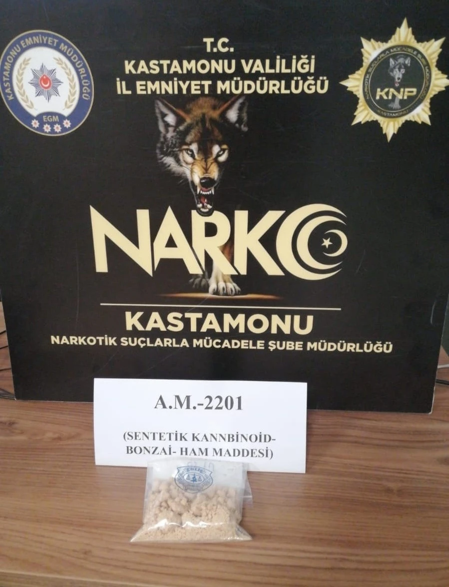 Şüphe üzerine durdurulan araçta uyuştucu ele geçirildi: 2 tutuklama
