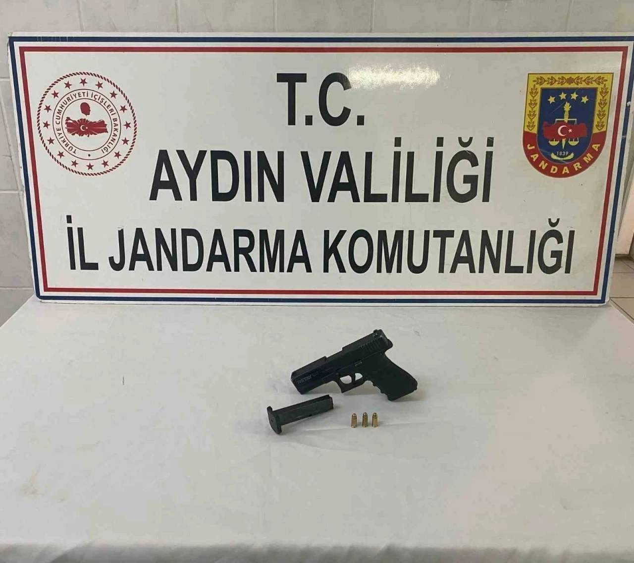 Şüphe üzerine durduruldu, tabanca ele geçirildi
