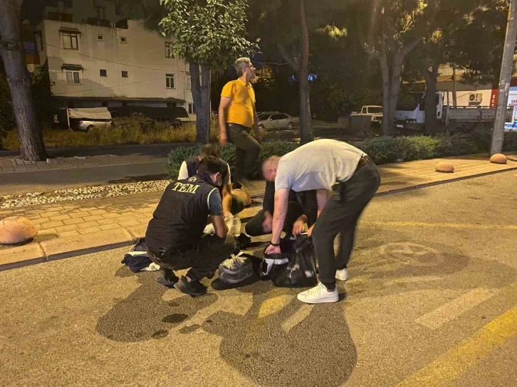 Ş&uuml;pheli &ccedil;antadan kıyafet &ccedil;ıktı
