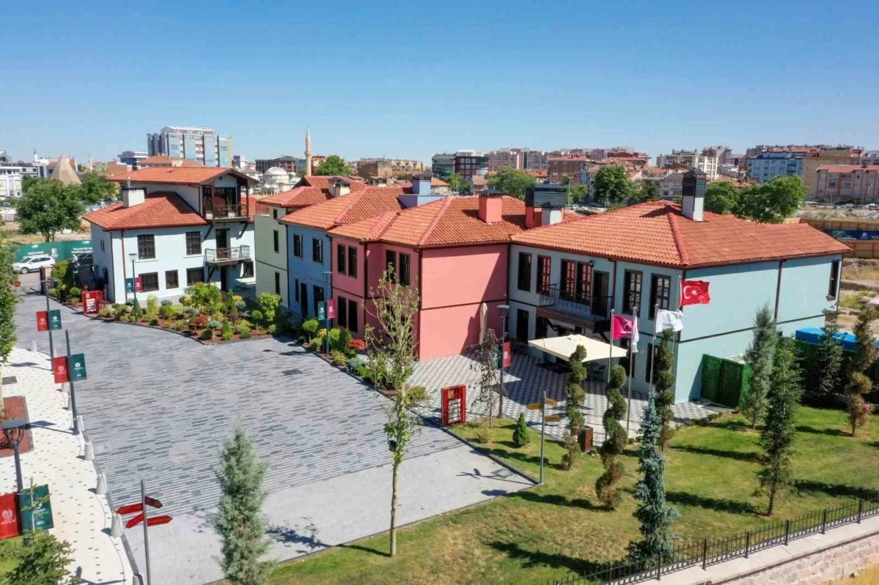 Suri&ccedil;i d&ouml;n&uuml;ş&uuml;m&uuml;n&uuml;n g&ouml;zdesi; tescilli binalar şimdi Konya turizminin yıldızı
