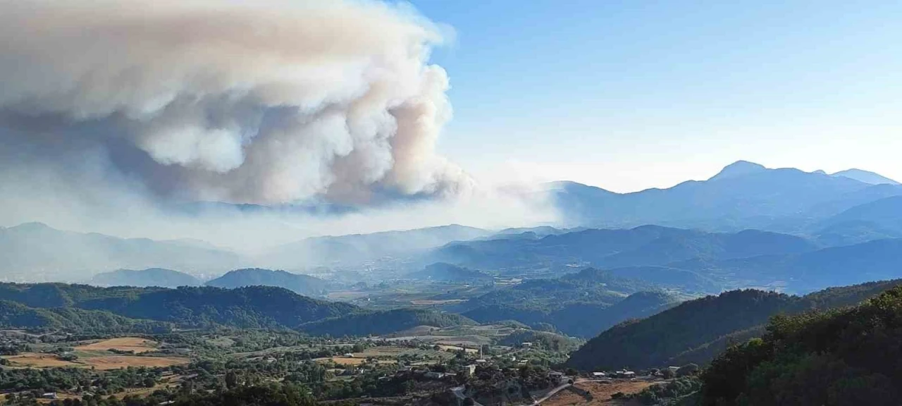 Suriye’den Yayladağı’na sıçrayan alevler kontrol altına alındı
