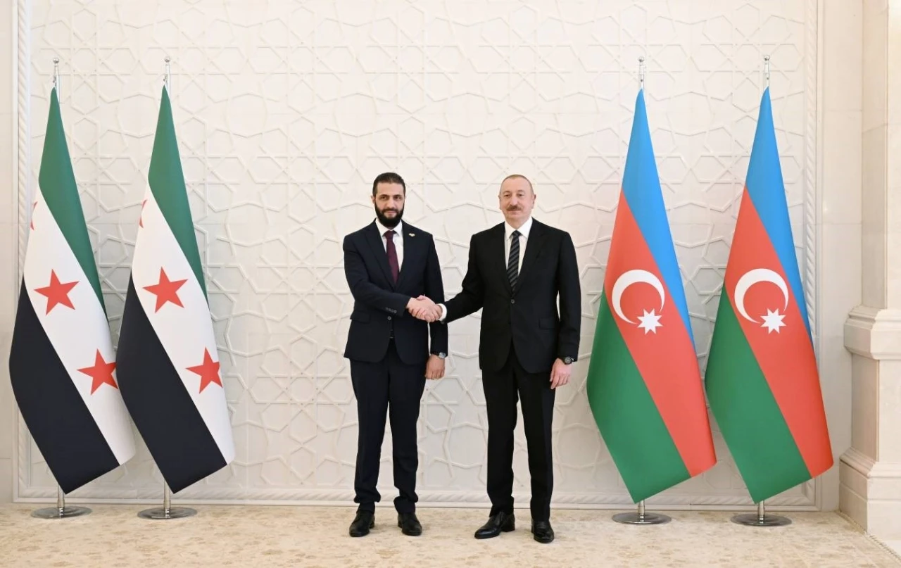 Suriye Devlet Başkanı eş-Şara, Aliyev ile bir araya geldi
