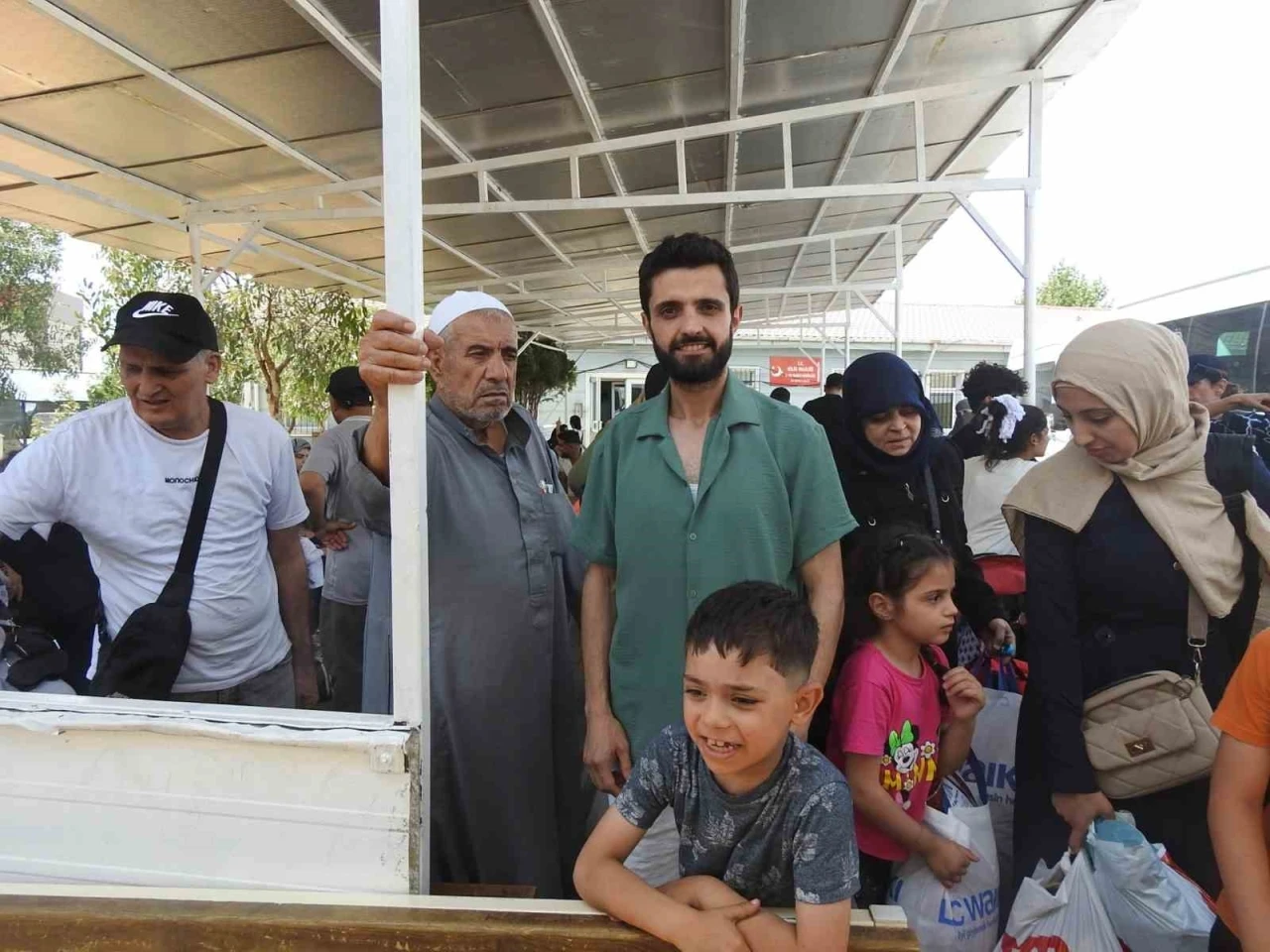 Suriyeliler  Türkiye’ye teşekkürle veda ediyor
