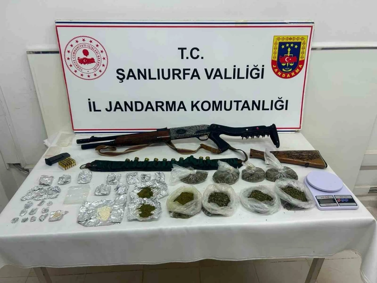 Suru&ccedil;&rsquo;ta uyuşturucu operasyonu: 1 g&ouml;zaltı
