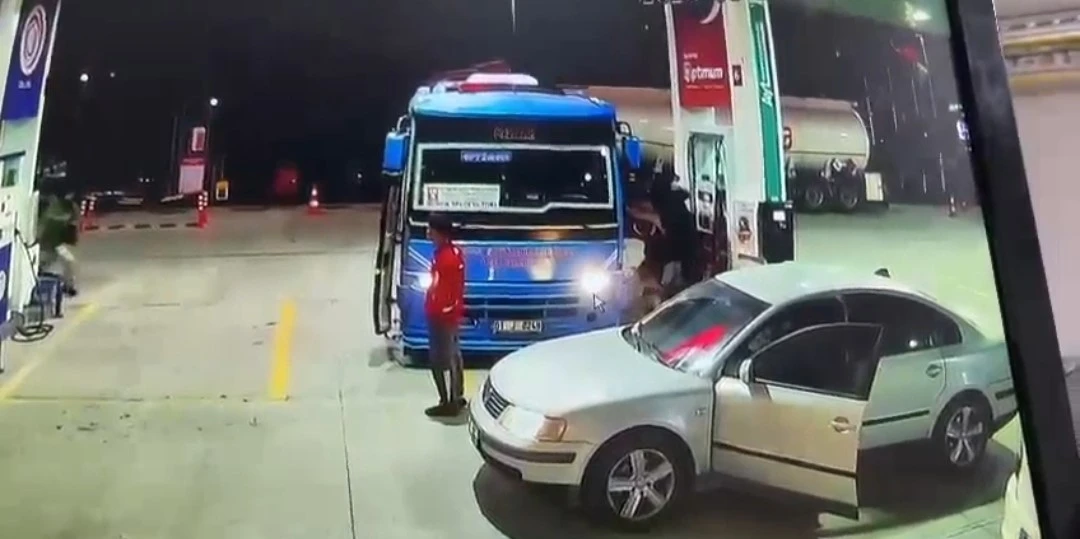 Sürücülerin güzergah kavgası kamerada
