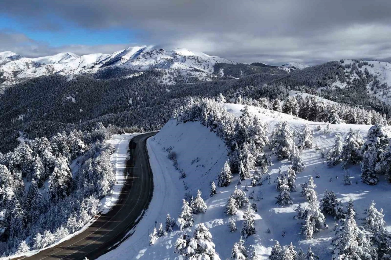 S&uuml;r&uuml;c&uuml;lerin korkulu r&uuml;yası Tersun Dağı&rsquo;nda kartpostallık g&ouml;r&uuml;nt&uuml;ler

