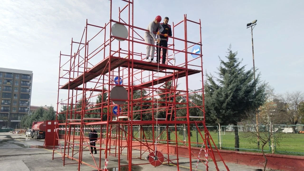 Survivor değil zabıta mülakatı: Zabıta adayları zorlu parkurlarda yarıştı
