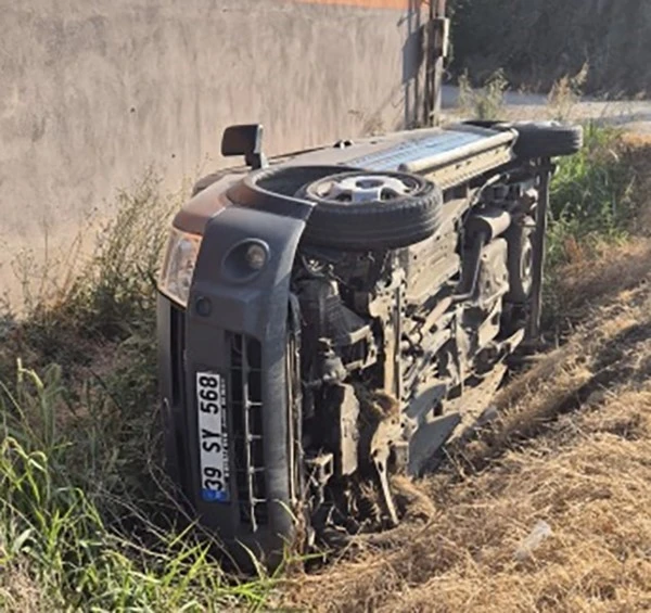 Susurluk’ta trafik kazası: 3 kişi araçta mahsur kaldı
