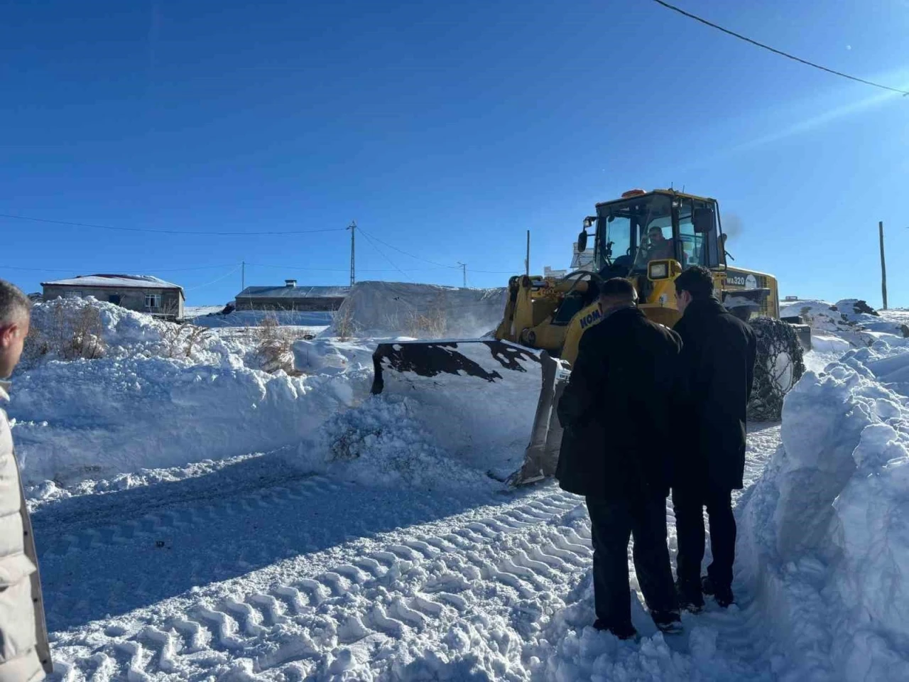 Susuz&rsquo;da karla m&uuml;cadele &ccedil;alışmaları s&uuml;r&uuml;yor
