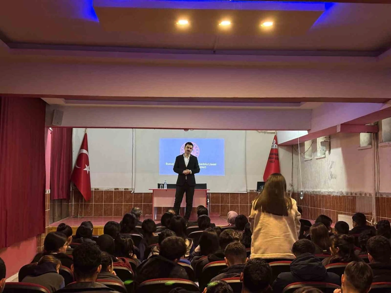 Susuz’da öğrenciler sordu, kaymakam mesleğini anlattı
