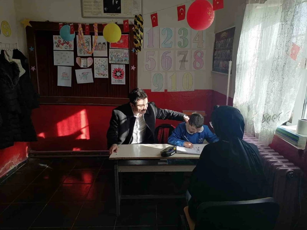 Susuz Kaymakamı Tutal&rsquo;ın  okul ziyaretleri s&uuml;r&uuml;yor
