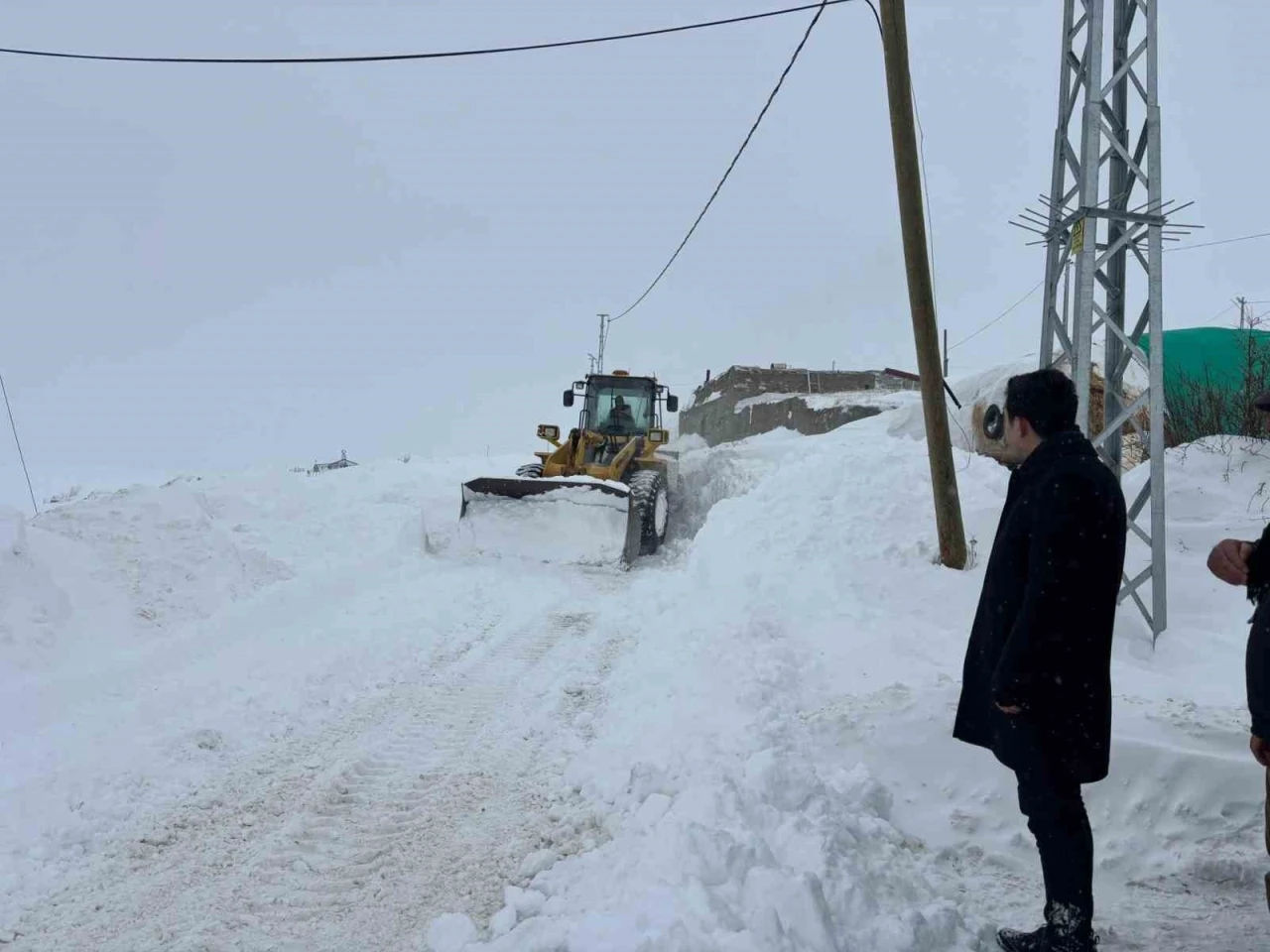 Susuz Kaymakamı Tutal, k&ouml;ylerde vatandaşlarla buluştu
