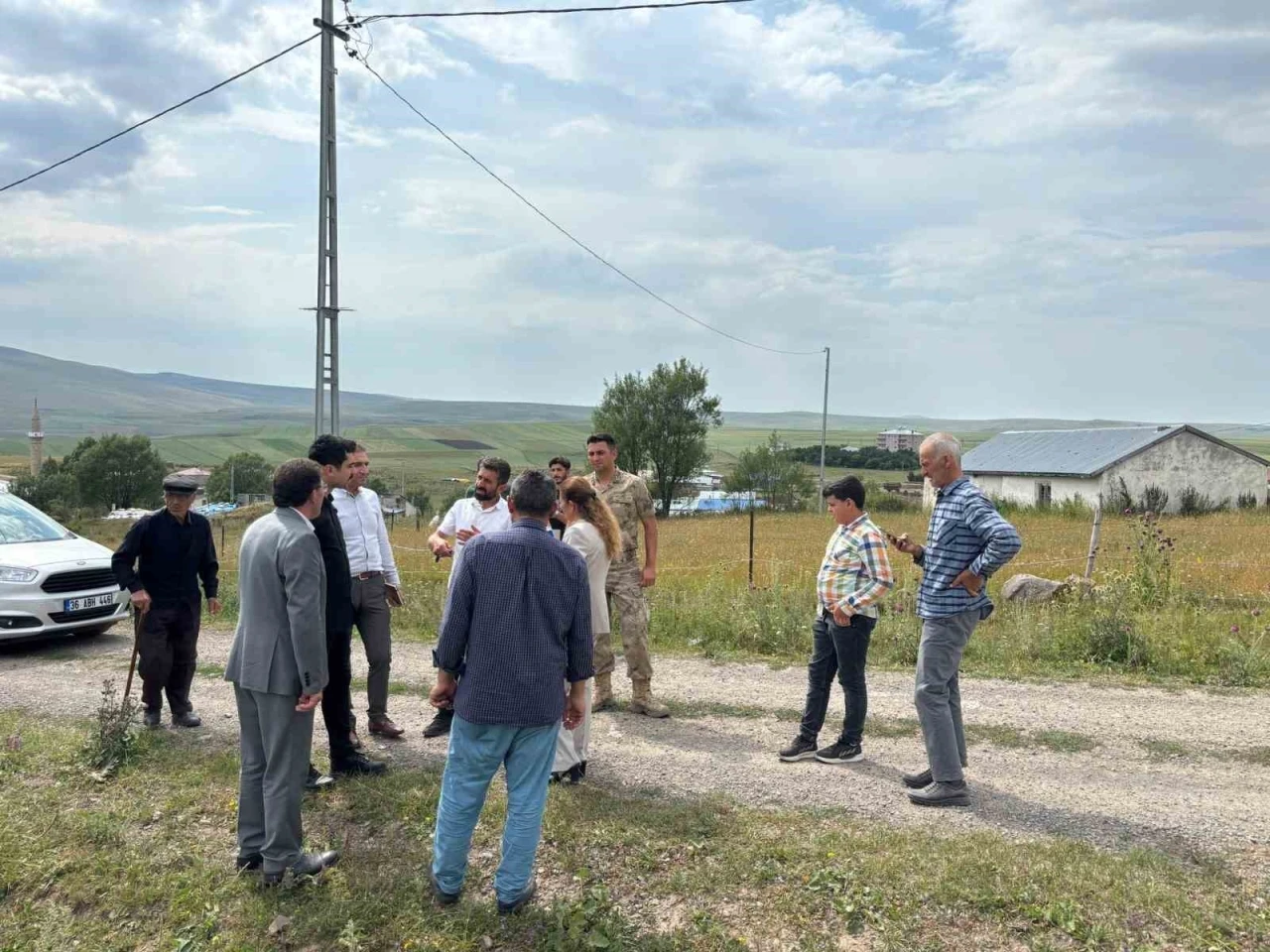 Susuz kaymakamı Tutal, kurum amirleriyle köyleri dolaşıyor
