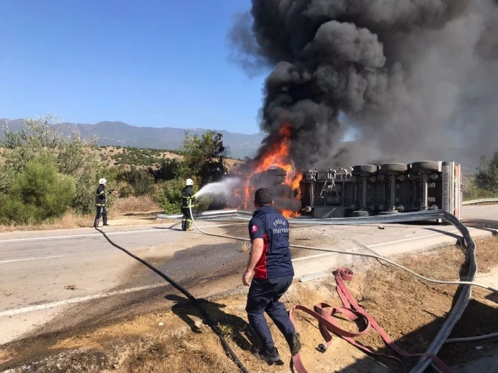 S&uuml;t taşıyan tır devrildi, s&uuml;r&uuml;c&uuml; yanarak hayatını kaybetti
