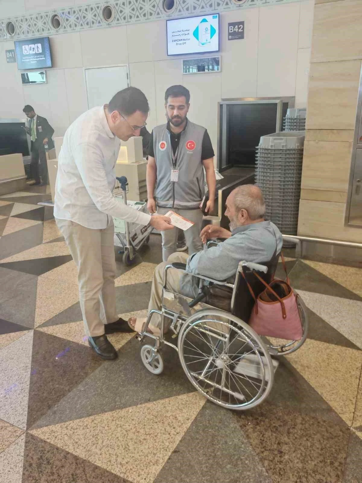 Suudi Arabistan&rsquo;da yaklaşık 40 yıldır mahsur kalan Ali Baybaş&rsquo;ın T&uuml;rkiye&rsquo;ye doğru yola &ccedil;ıktı
