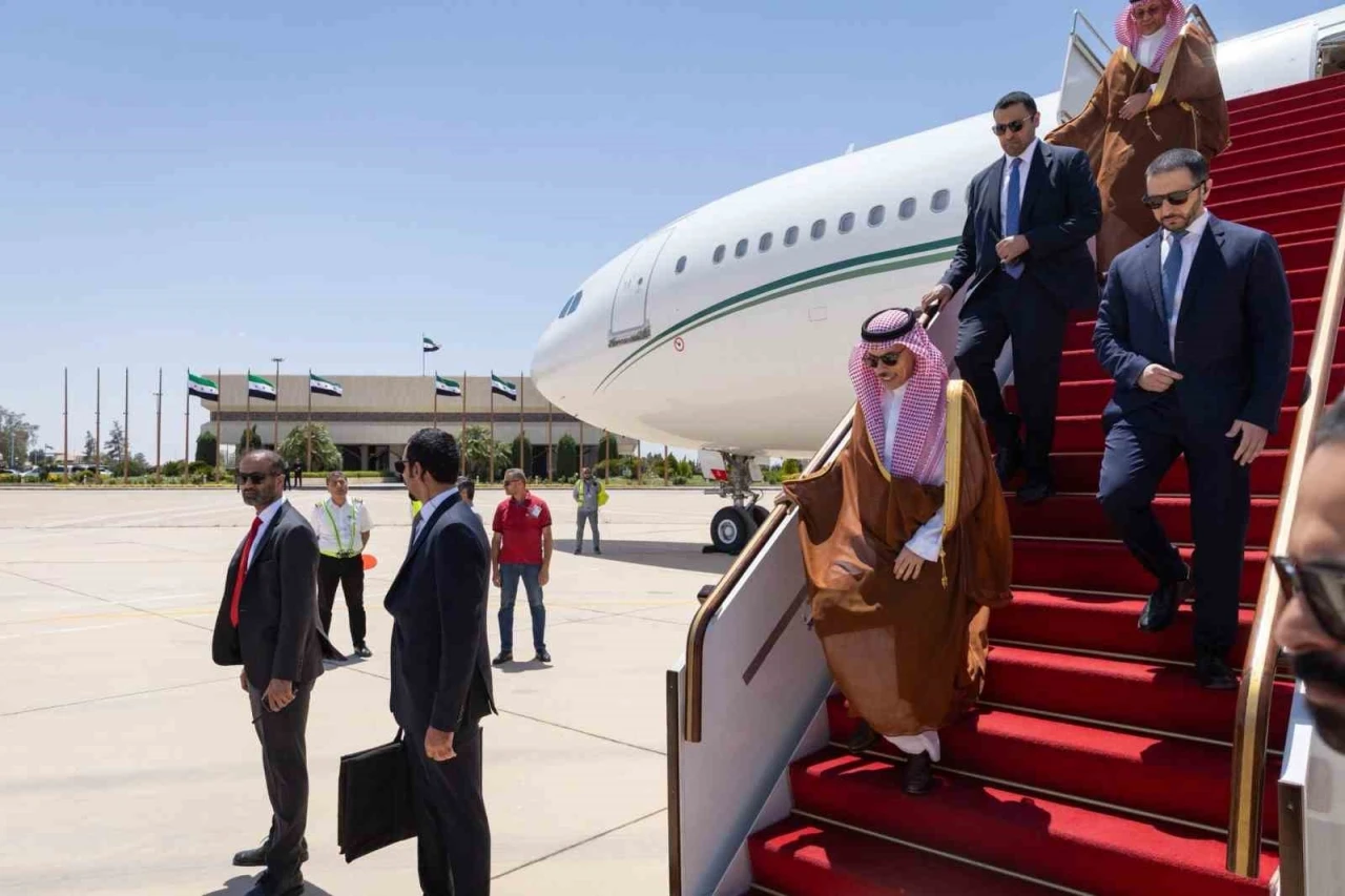 Suudi Arabistan ve Katar’dan Suriye’deki devlet çalışanlarına mali destek
