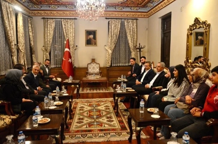 Tahmazoğlu,  Kars’ta okuyan Şahinbeyli öğrencilerle buluştu
