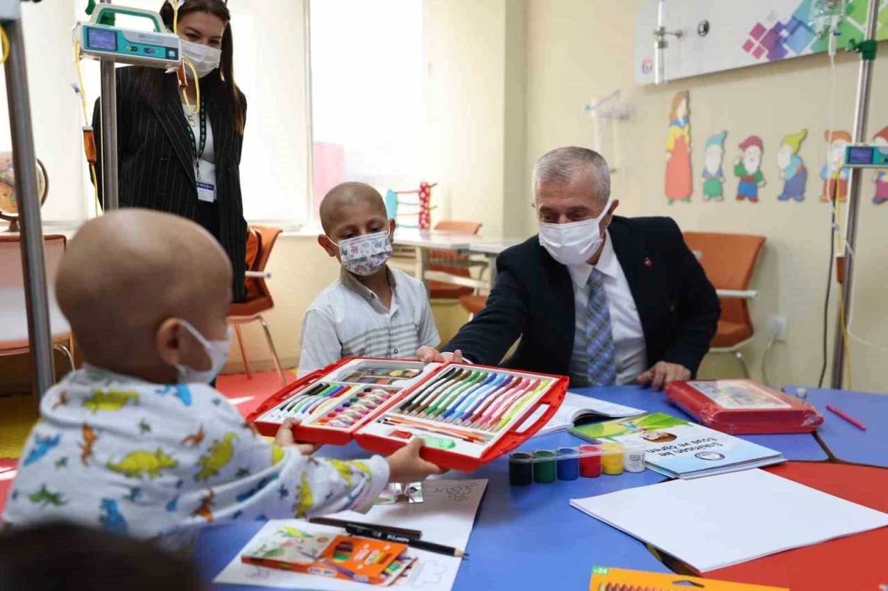 Tahmazoğlu’ndan lösemili çocuklara moral
