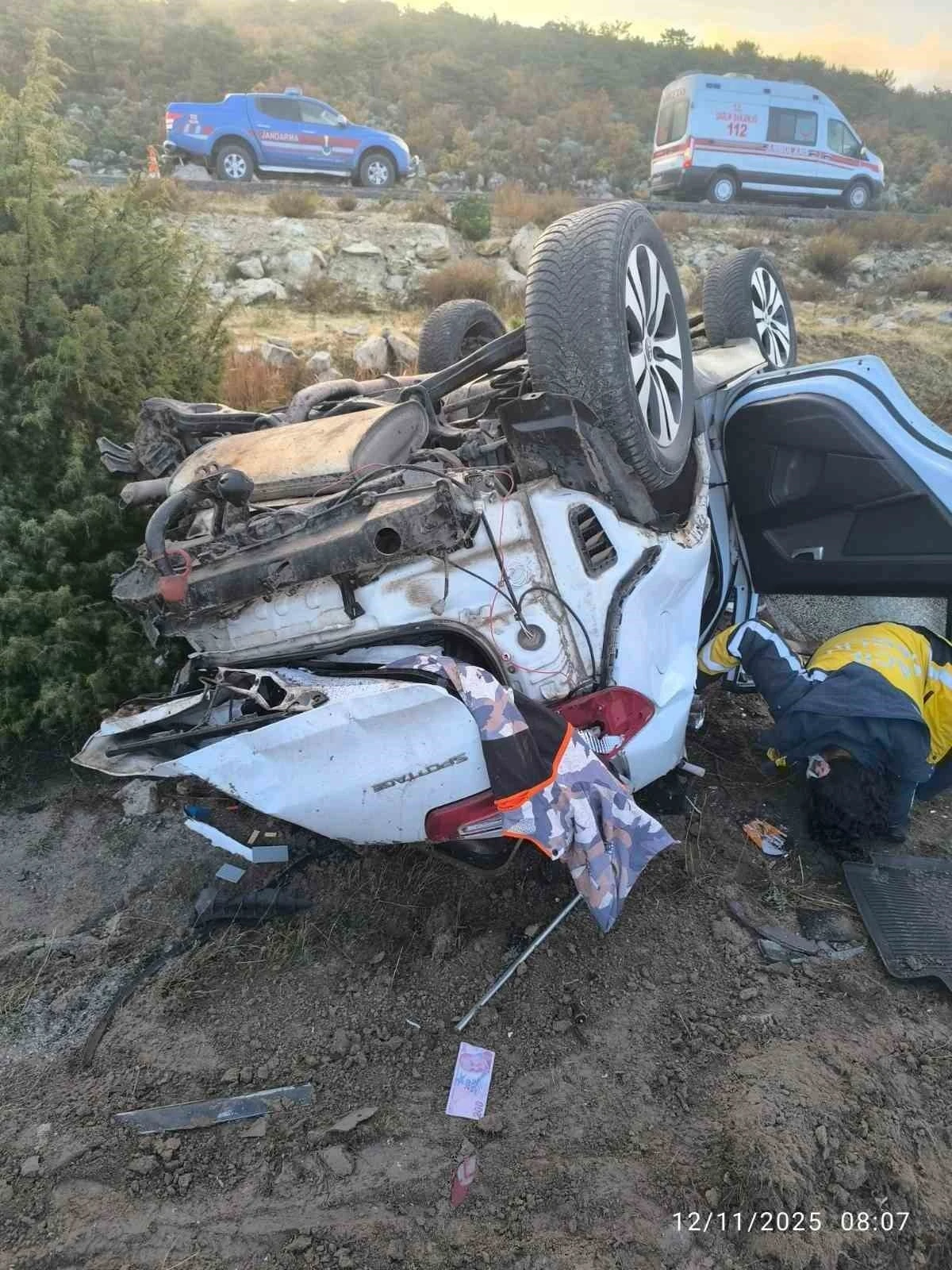 Takla atan otomobil sürücüsü hayatını kaybetti
