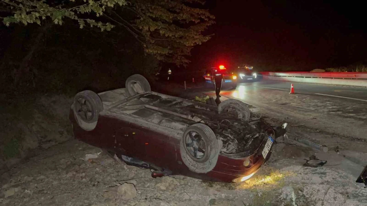 Takla atan otomobilde kalbi duran sürücüyü sağlık ekipleri kurtardı
