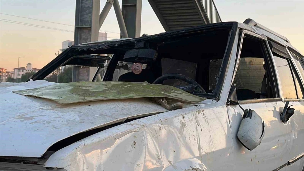 Takla atarak hurdaya d&ouml;nen Tofaş&rsquo;ın s&uuml;r&uuml;c&uuml;s&uuml; yaralandı
