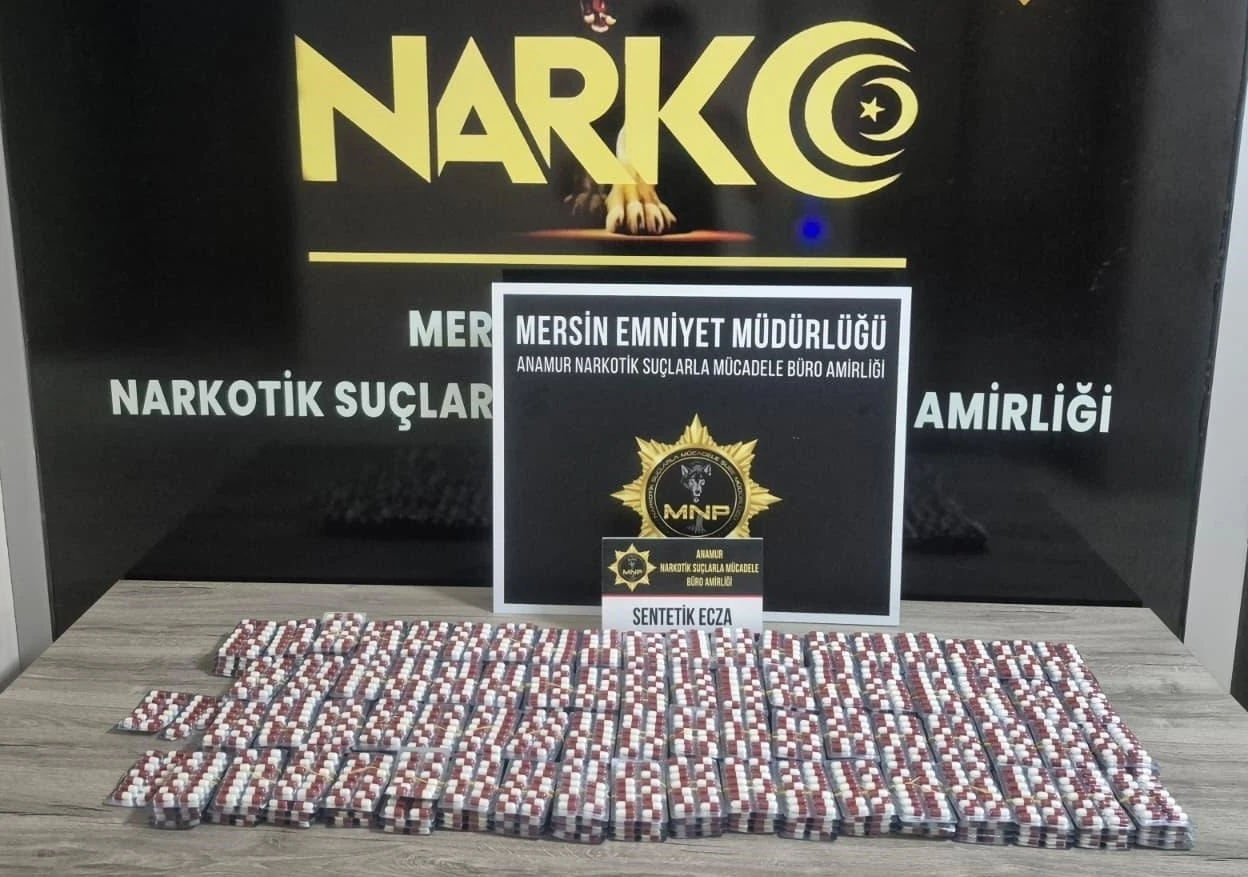 Takside arama yapan polis binlerce uyuşturucu hap ele geçirdi
